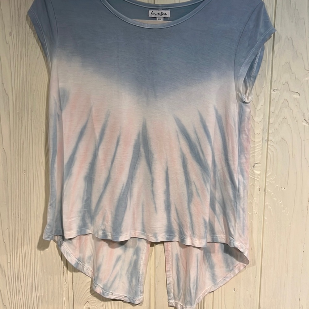 LOVE FIRE TOP PASTEL CAP SLEEVES SHIRT TALE BACK SIZE LARGE
